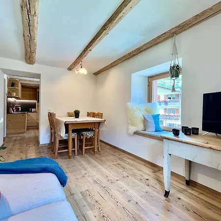 Stella Alpina - Romantic Getaway Apartment Falcade